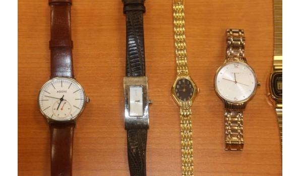 8 diverse horloges w.o. SKAGEN, CASIO, ARMANI, VICTORINOX enz